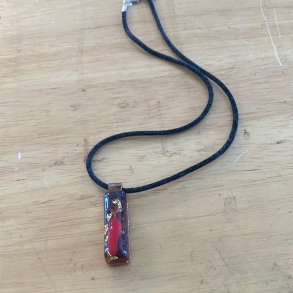 Elegant Black and Red Pendant Necklace - Picture 1 of 3